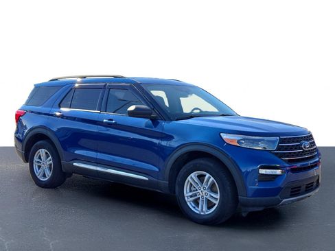 Used 2022 Ford Explorer XLT w/ Equipment Group 202A image 5