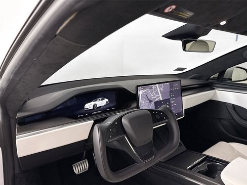 Used 2022 Tesla Model S AWD image 9