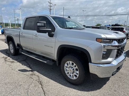 Used 2022 Chevrolet Silverado 2500 LT w/ Convenience Package AWD/4WD image 3