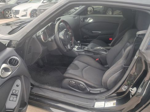 Used 2013 Nissan 370Z Coupe RWD image 4