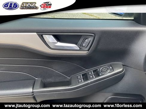 Used 2022 Ford Escape SEL FWD image 12