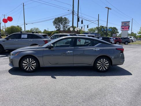Used 2024 Nissan Altima 2.5 SV FWD image 6