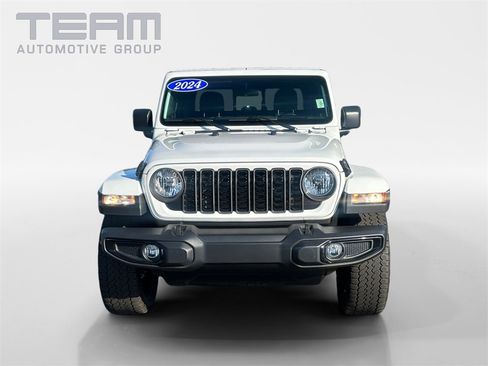 Certified 2024 Jeep Gladiator Sport image 2