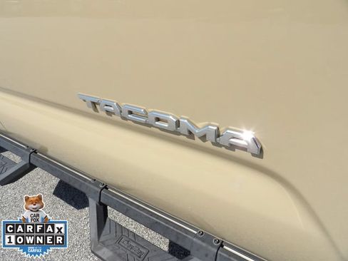 Used 2018 Toyota Tacoma SR5 RWD image 21