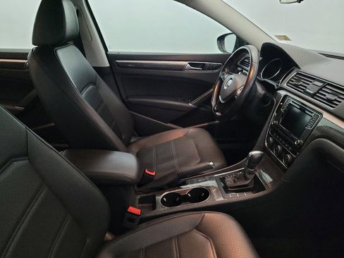 Used 2018 Volkswagen Passat 2.0T SE FWD image 21