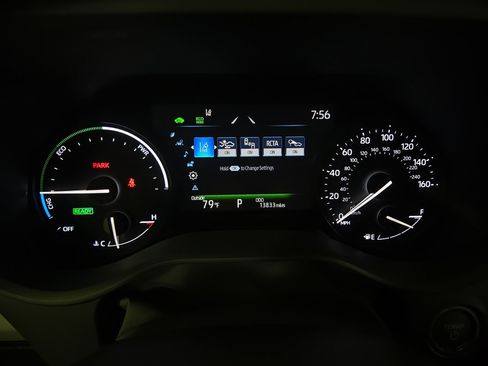 Used 2025 Toyota Sienna LE w/ LE Plus Package FWD image 18
