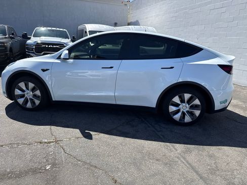 Used 2022 Tesla Model Y Long Range AWD/4WD image 31