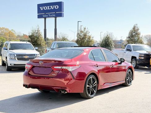 Used 2018 Toyota Camry XSE image 9