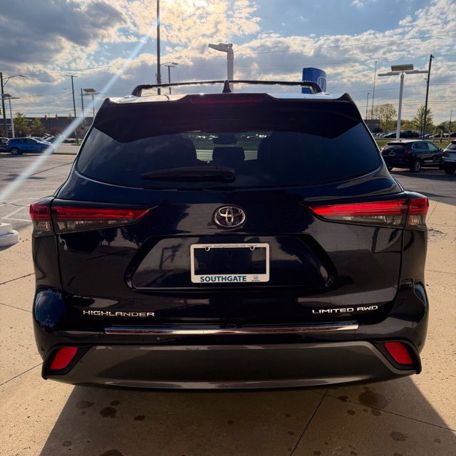 Used 2021 Toyota Highlander Limited AWD/4WD image 4