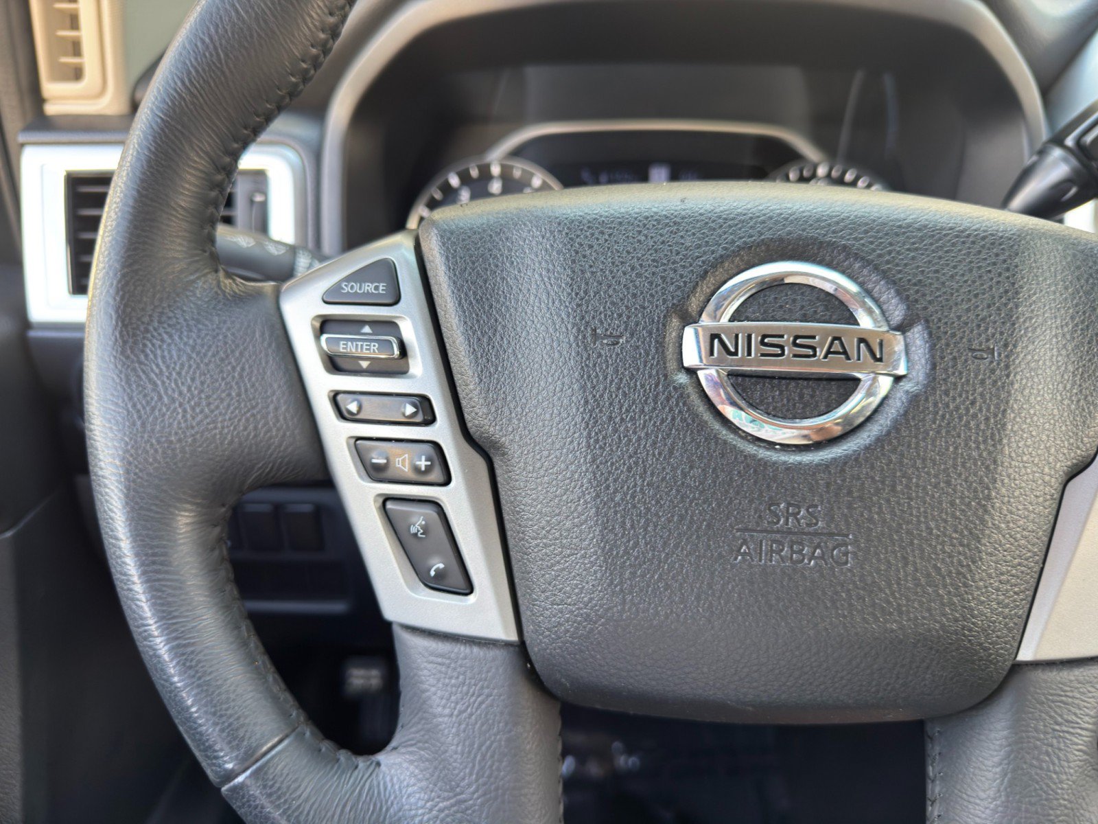 Used 2021 Nissan Titan SV w/ SV Convenience Package AWD/4WD image 19
