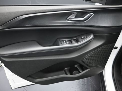 Used 2023 Jeep Grand Cherokee Laredo image 10