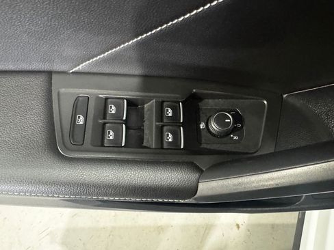 Used 2024 Volkswagen Tiguan SE FWD image 18