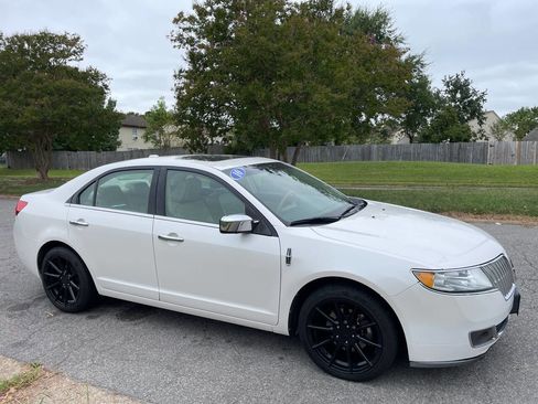 Used 2010 Lincoln MKZ image 8