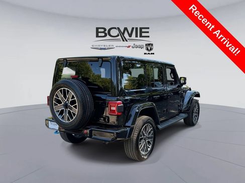 Used 2023 Jeep Wrangler Unlimited Sahara AWD/4WD image 2