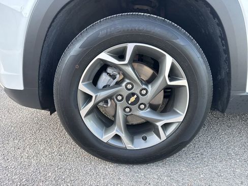 Used 2025 Chevrolet Trax LT image 12
