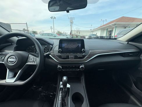 Used 2025 Nissan Altima 2.5 SV image 33