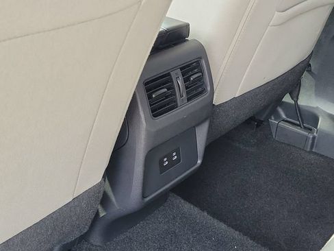 Used 2025 Nissan Rogue SV FWD image 17