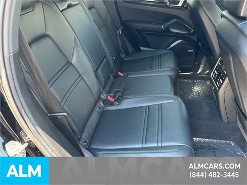 Used 2022 Porsche Cayenne S image 18