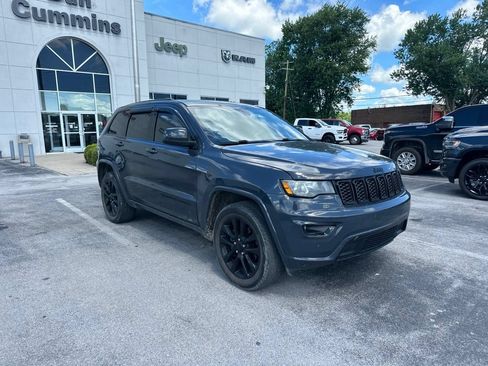 Used 2018 Jeep Grand Cherokee Altitude AWD/4WD image 2