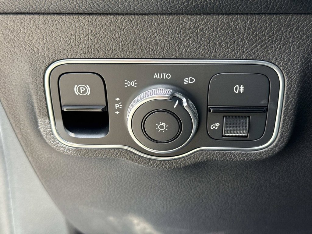 Used 2022 Mercedes-Benz GLB 35 AMG 4MATIC image 42