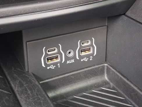 Used 2025 Chrysler Pacifica Limited FWD image 30
