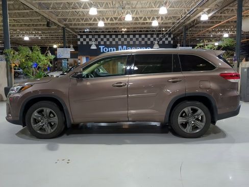 Used 2017 Toyota Highlander Limited Platinum w/ Protection Package #3 image 11