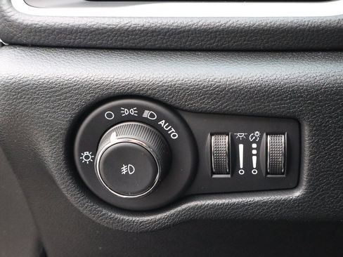 New 2026 Chrysler Pacifica Select image 12