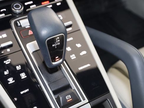 Used 2020 Porsche Cayenne AWD/4WD image 7