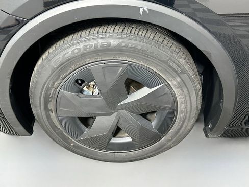 Used 2024 Toyota Prius LE image 30