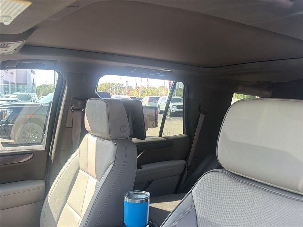 Used 2025 GMC Yukon Elevation w/ Elevation Premium Package AWD/4WD image 12