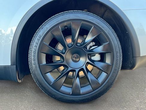 Used 2023 Tesla Model Y Long Range image 28