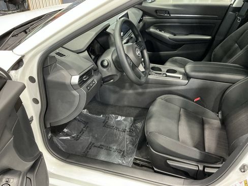 Used 2025 Nissan Altima 2.5 S image 3