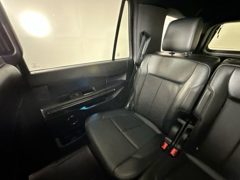 Used 2018 Ford Expedition XLT w/ Equipment Group 202A AWD/4WD image 12