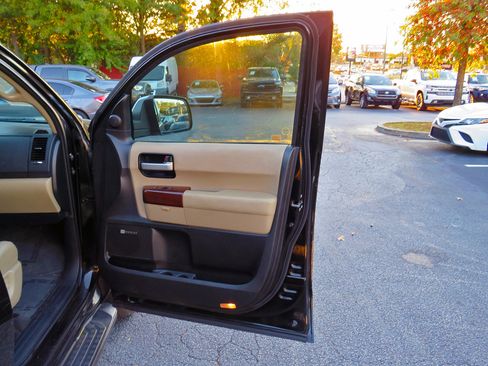 Used 2013 Toyota Sequoia Platinum image 38