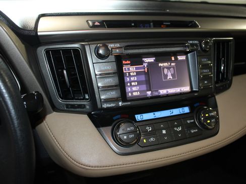 Used 2015 Toyota RAV4 XLE FWD image 16