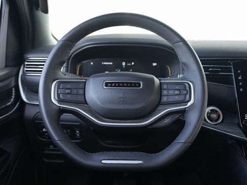 Used 2023 Jeep Wagoneer L Series II image 43