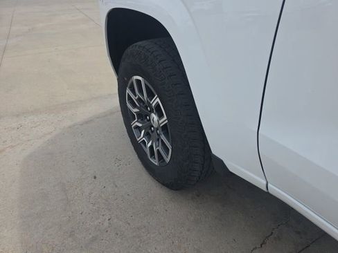 Used 2024 Chevrolet Colorado Z71 w/ Z71 Convenience Package 2 image 10