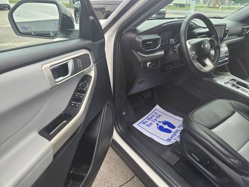 Used 2023 Ford Explorer XLT w/ Equipment Group 202A RWD image 6
