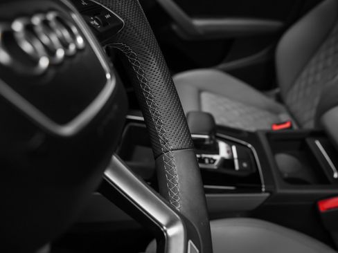 Used 2021 Audi SQ5 Prestige image 36