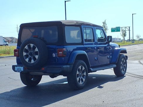 Used 2018 Jeep Wrangler Unlimited Sahara AWD/4WD image 30