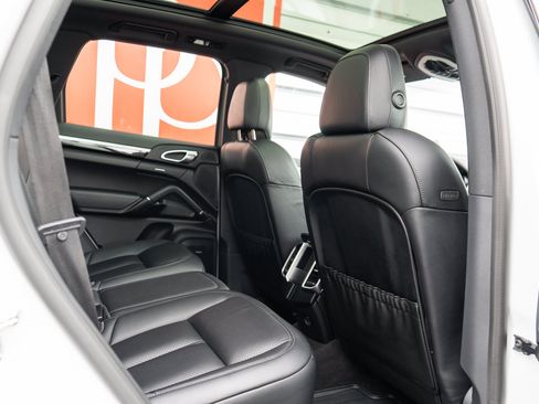 Used 2018 Porsche Cayenne S AWD/4WD image 33