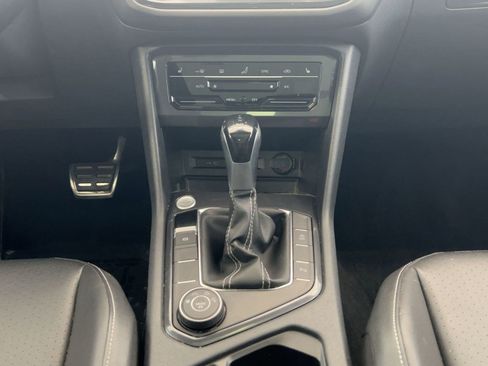 Used 2023 Volkswagen Tiguan SE R-Line image 18