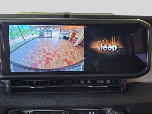 Used 2024 Jeep Wrangler Unlimited AWD/4WD image 34