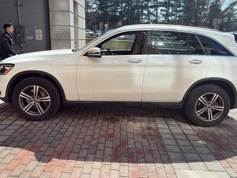 Used 2020 Mercedes-Benz GLC 300 4MATIC image 4