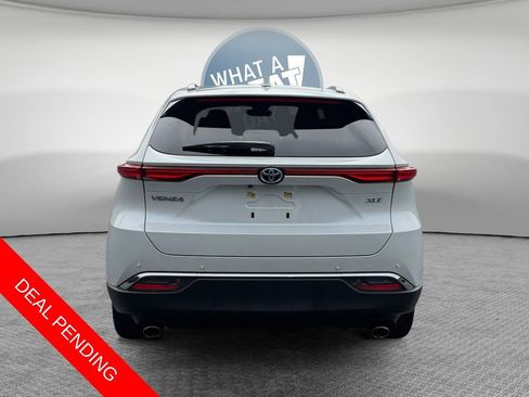 Used 2023 Toyota Venza XLE image 5