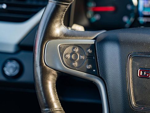 Used 2017 GMC Yukon SLT image 17