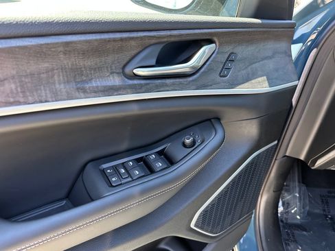 New 2026 Jeep Grand Cherokee L Limited w/ Limited Altitude Package AWD/4WD image 23