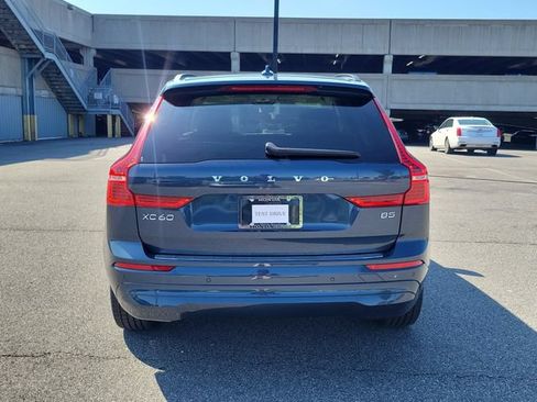 Used 2022 Volvo XC60 B5 Momentum w/ Climate Package FWD image 5