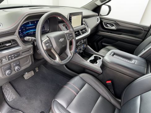 Used 2024 Chevrolet Suburban RST w/ Luxury Package RWD image 4