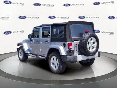 Used 2013 Jeep Wrangler Unlimited Sahara AWD/4WD image 3